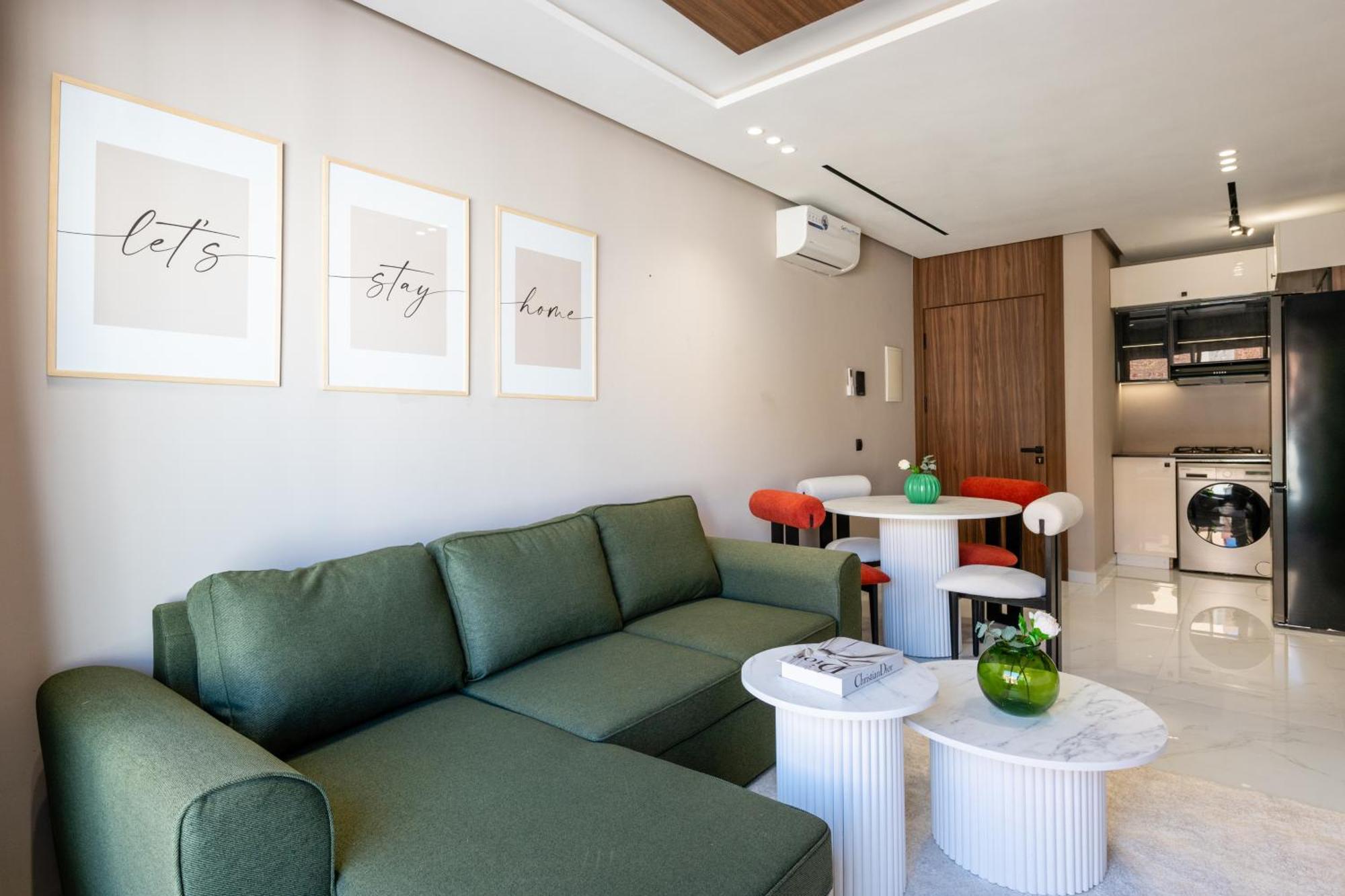 Tt Holidays Modern Center